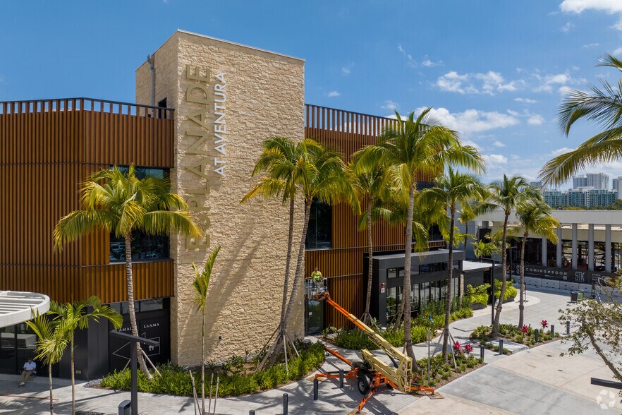 19505 Biscayne Blvd, Miami, FL à louer - Photo du bâtiment - Image 2 de 19