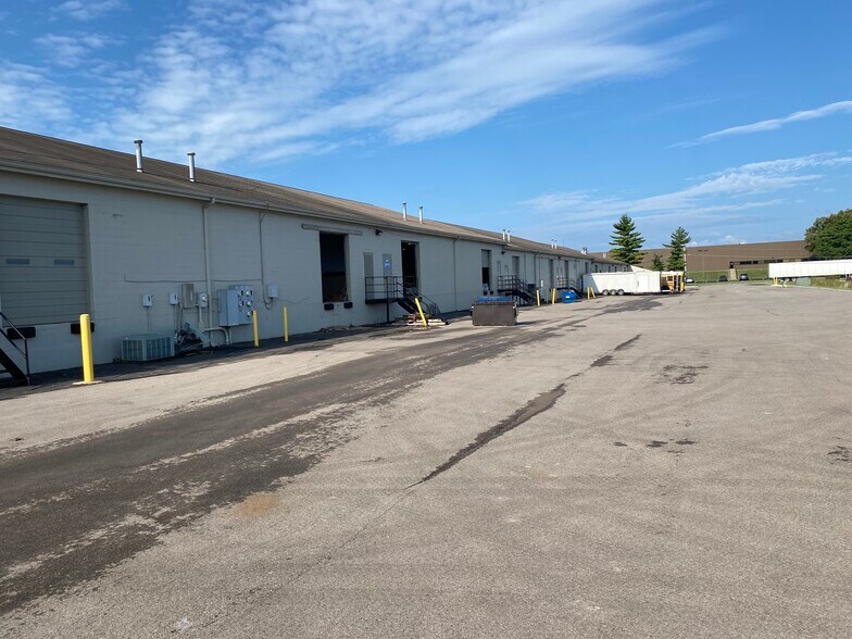 9840-9866 Crescent Park Dr, West Chester, OH à louer - Photo du bâtiment - Image 2 de 2