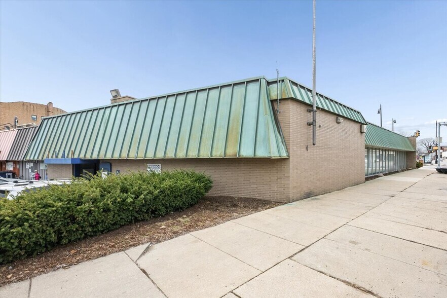 7525 W Madison St, Forest Park, IL à louer - Photo du bâtiment - Image 3 de 38