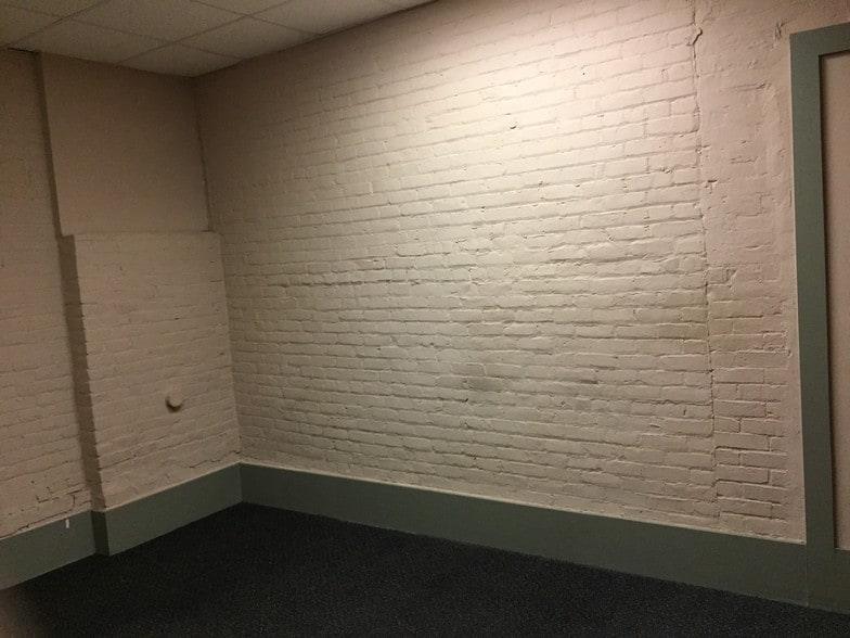 109-111 E Milwaukee St, Jefferson, WI à vendre - Photo intérieure - Image 3 de 17