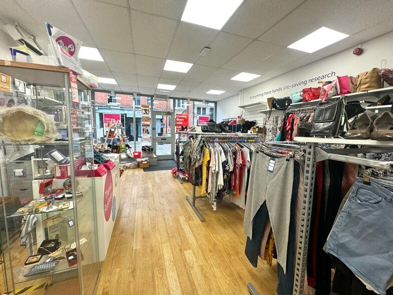 22 High St, Rushden à louer - Photo du bâtiment - Image 2 de 4