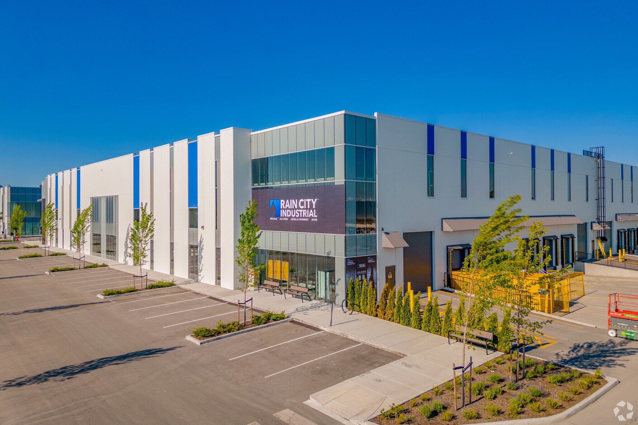 19265 Airport Way, Pitt Meadows, BC for lease Building Photo- Image 1 of 5