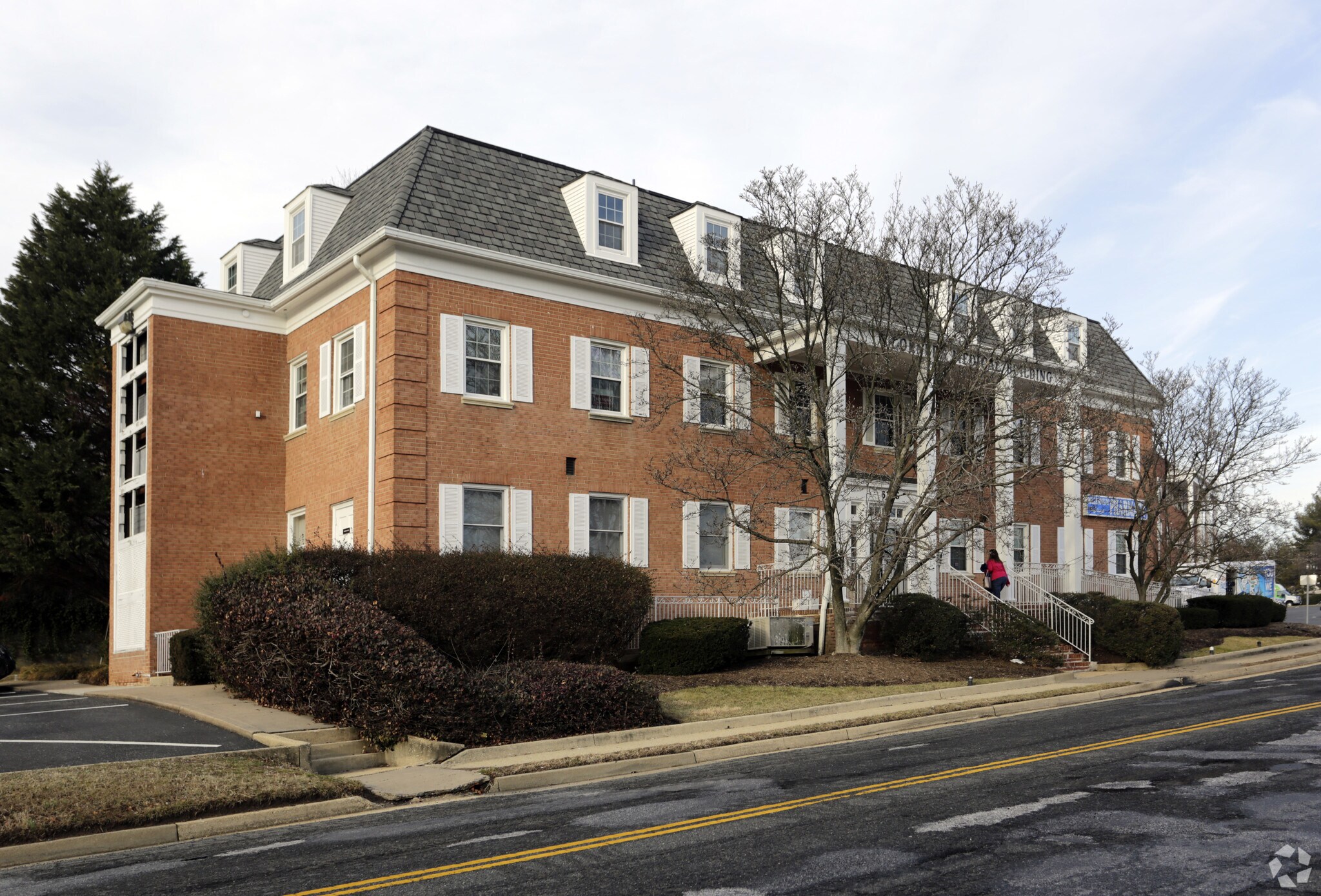 6305 Castle Pl, Falls Church, VA à louer Photo du bâtiment- Image 1 de 7