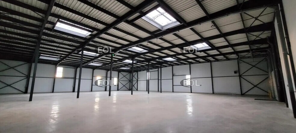 Industrial in Colombier-Saugnieu for lease - Interior Photo - Image 2 of 5