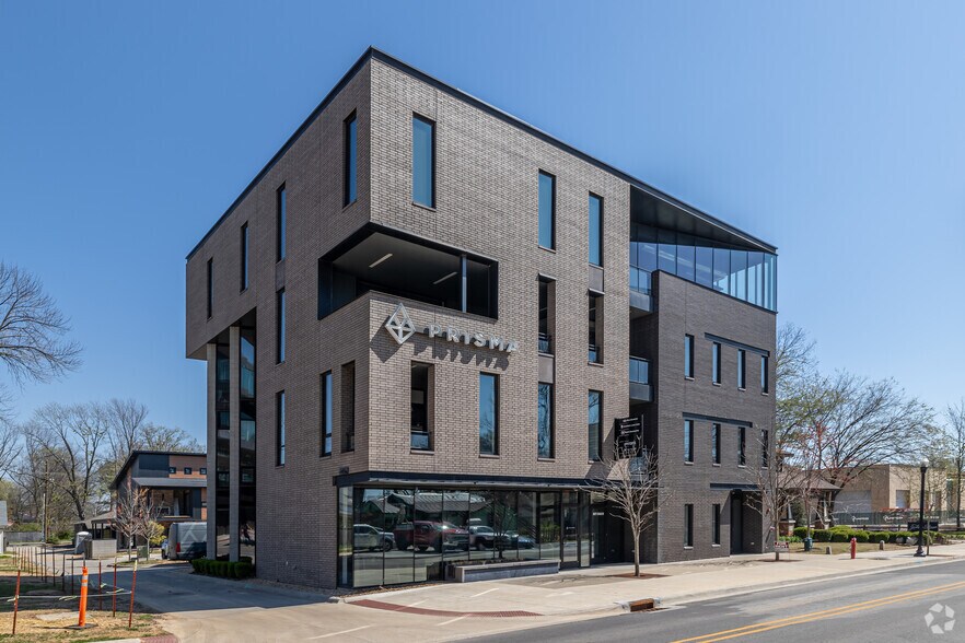 307 S Main St, Bentonville, AR à louer - Photo du bâtiment - Image 3 de 8