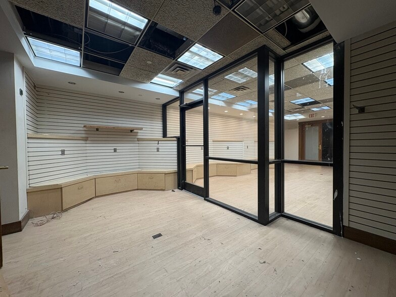 401 W High St, Lexington, KY à louer - Photo du bâtiment - Image 3 de 6