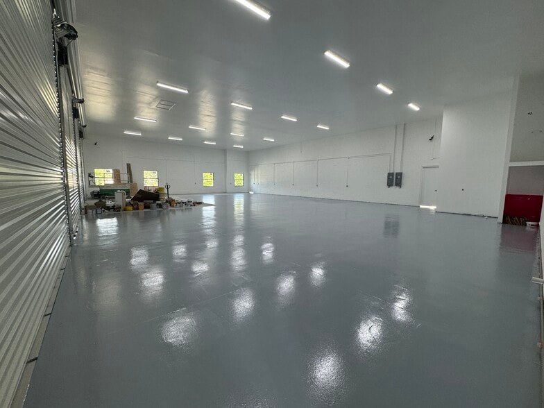 121 Gretchen Ave S, Lehigh Acres, FL for lease - Interior Photo - Image 2 of 3