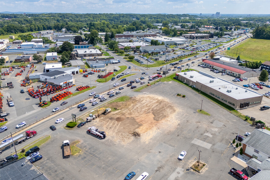 1506 Riverdale St, West Springfield, MA for lease - Building Photo - Image 1 of 9