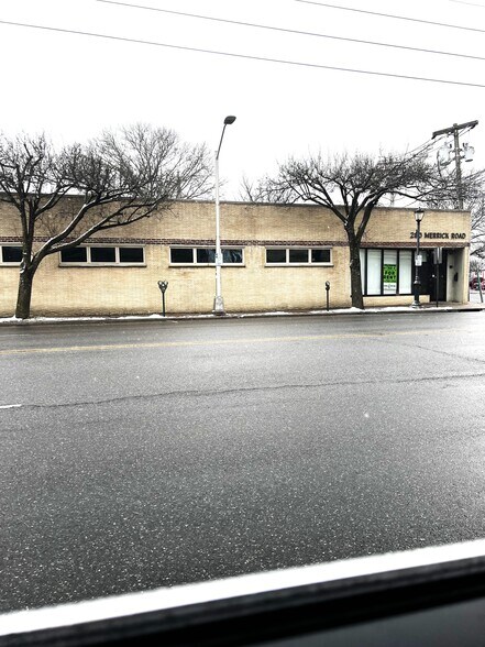 280 Merrick Rd, Lynbrook, NY à louer - Photo du bâtiment - Image 1 de 7