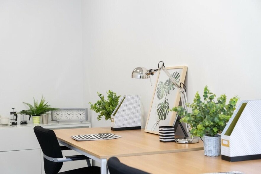 Heathfield Way, Northampton for lease - Interior Photo - Image 2 of 17