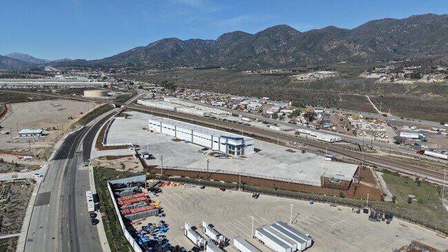 Plus de détails pour 19472 Cajon Blvd, San Bernardino, CA - Industriel à louer