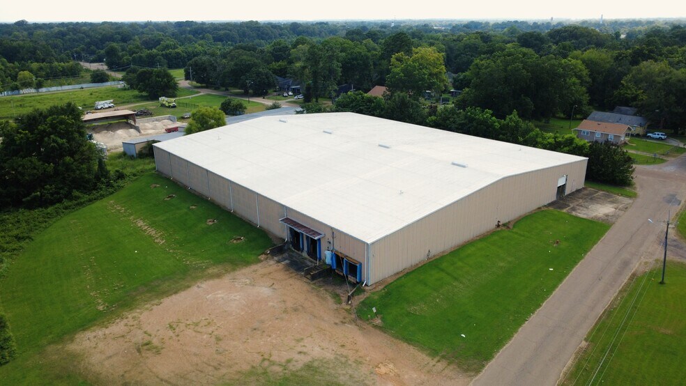 512 Matthews Dr, Canton, MS for lease - Building Photo - Image 2 of 8