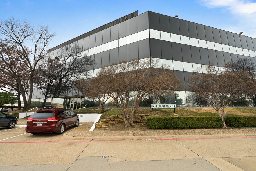 11615 Forest Central Dr, Dallas, TX for lease - Building Photo - Image 2 of 11