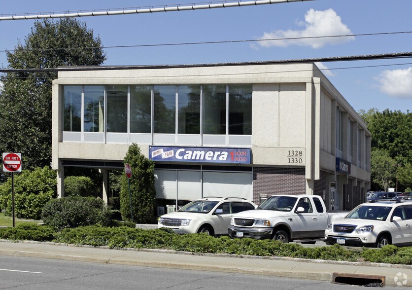 1310 Boston Post Rd, Larchmont, NY à louer - Photo du bâtiment - Image 1 de 3