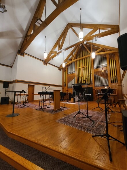 2100 Kentucky Ave, Fort Wayne, IN for sale - Interior Photo - Image 2 of 11