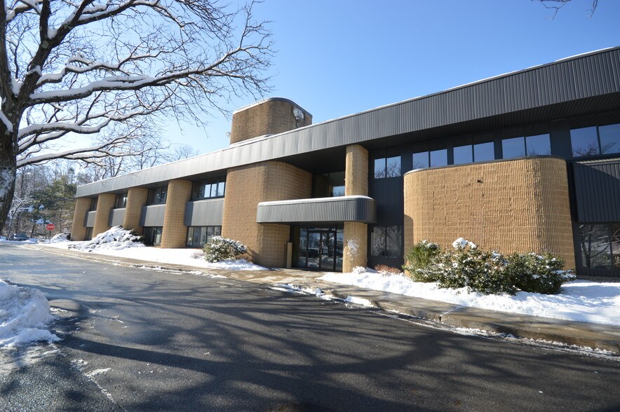 2678 South Rd, Poughkeepsie, NY à louer - Photo du bâtiment - Image 2 de 14