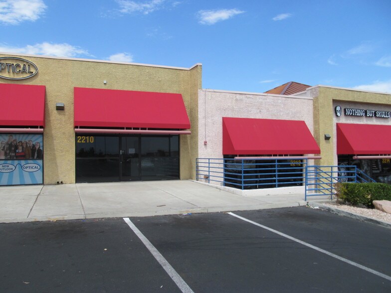2200-2218 S Rainbow Blvd, Las Vegas, NV à louer - Photo du bâtiment - Image 2 de 2