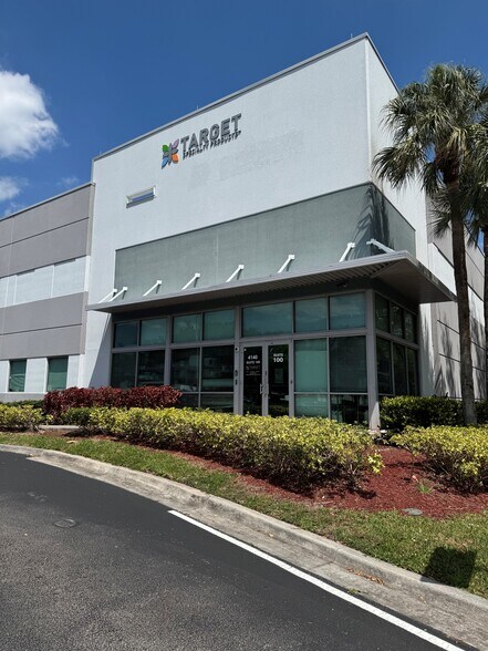 4140 SW 30th Ave, Fort Lauderdale, FL à louer - Photo du bâtiment - Image 2 de 7