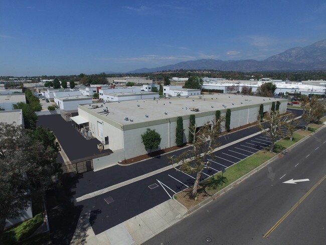 Plus de détails pour 8740 Hellman Ave, Rancho Cucamonga, CA - Industriel à louer