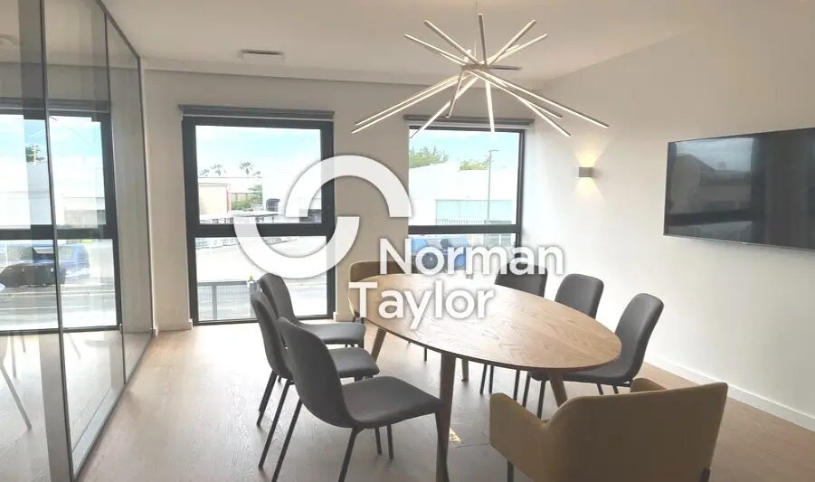 Office in Mauguio for lease - Interior Photo - Image 2 of 6