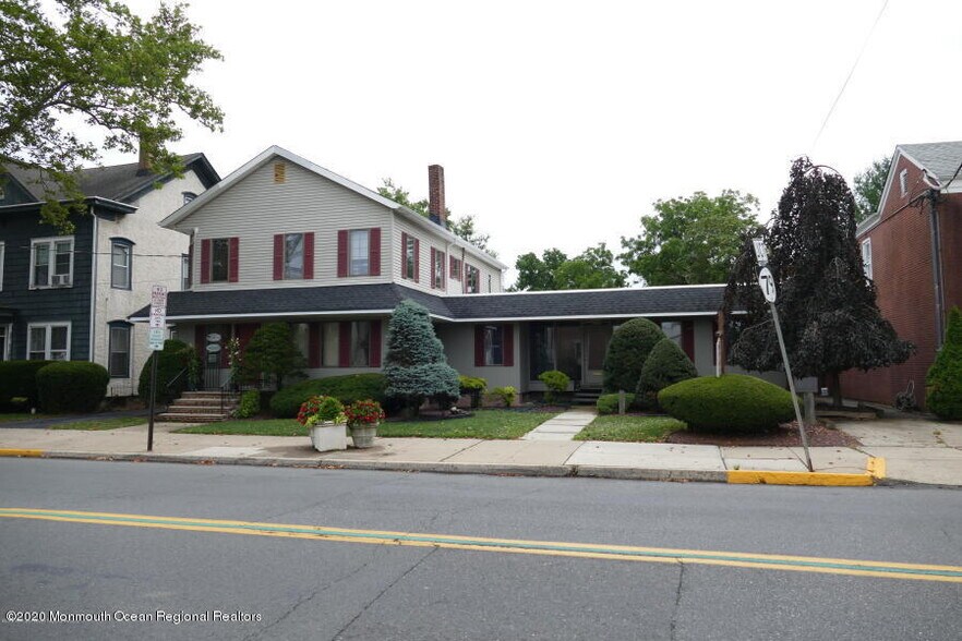 58 W Main St, Freehold, NJ à louer - Photo du bâtiment - Image 3 de 16