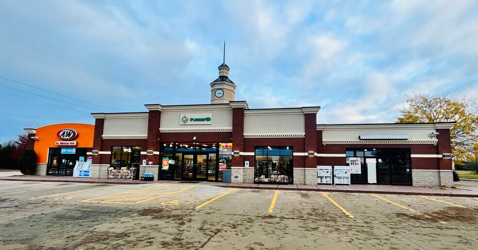 1370 Jacobsen Rd, Neenah, WI à louer - Photo du bâtiment - Image 2 de 2