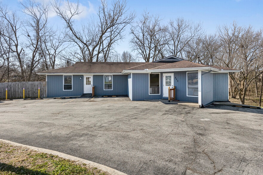 205 Southbrook Pky, Kearney, MO for sale - Primary Photo - Image 1 of 67