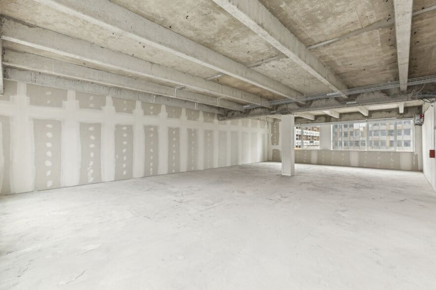 37 Quai De Grenelle, Paris for sale - Interior Photo - Image 2 of 9