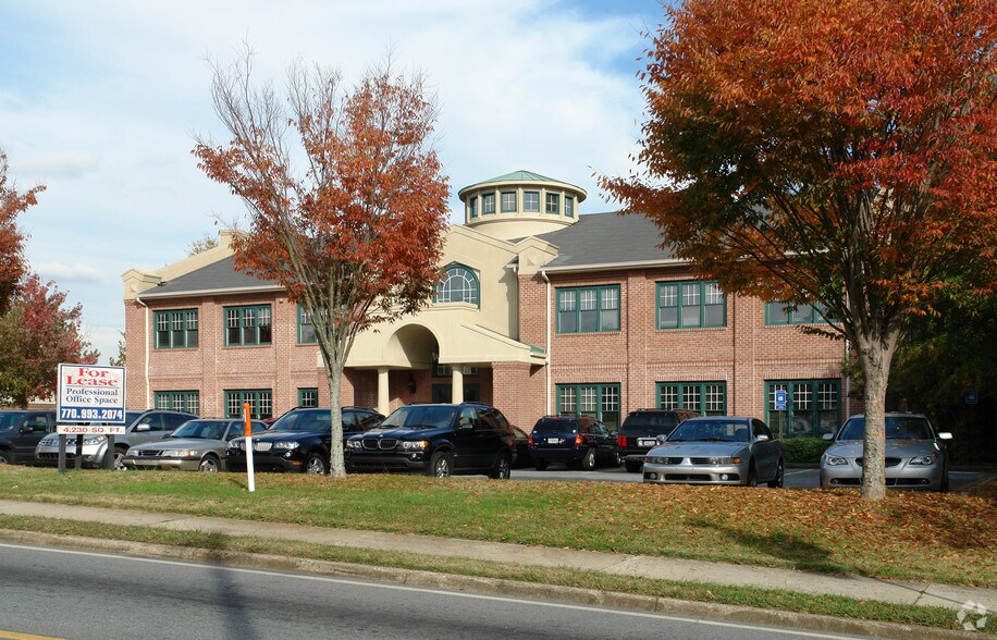 1095 Old Roswell Rd, Roswell, GA à vendre - Photo du bâtiment - Image 2 de 8