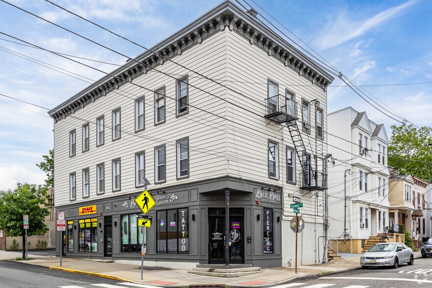 1074 Summit Ave, Jersey City, NJ à vendre - Photo du bâtiment - Image 3 de 26