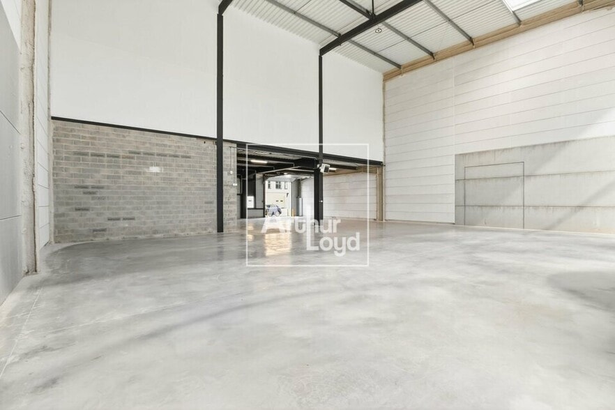 Flex in Wissous for lease - Interior Photo - Image 3 of 5