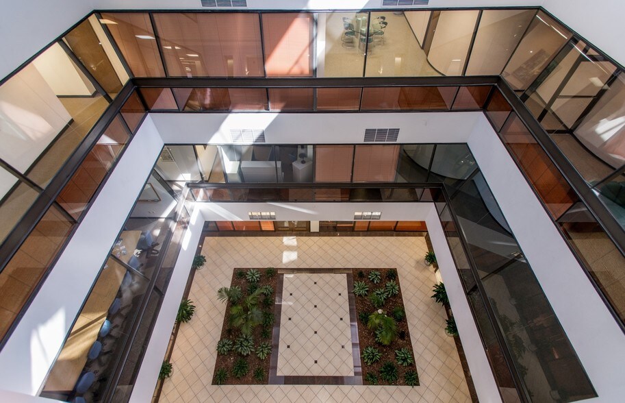 17625 El Camino Real, Houston, TX à louer - Photo du bâtiment - Image 2 de 11