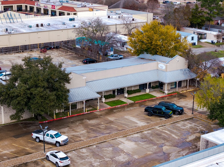 2551-2553 S Texas Ave, College Station, TX for lease - Building Photo - Image 2 of 7