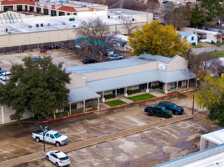2551-2553 S Texas Ave, College Station, TX à louer - Photo du bâtiment - Image 3 de 11