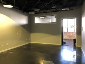 2107 Livingston St, Oakland, CA for lease Interior Photo- Image 2 of 4