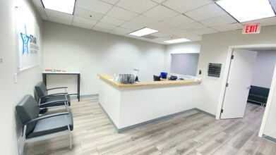 1720 Phoenix Blvd, College Park, GA à louer Photo intérieure- Image 2 de 3