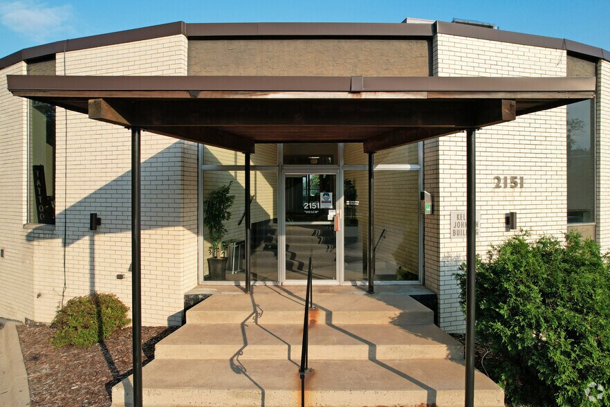 2151 Hamline Ave N, Roseville, MN à louer - Photo du bâtiment - Image 2 de 5