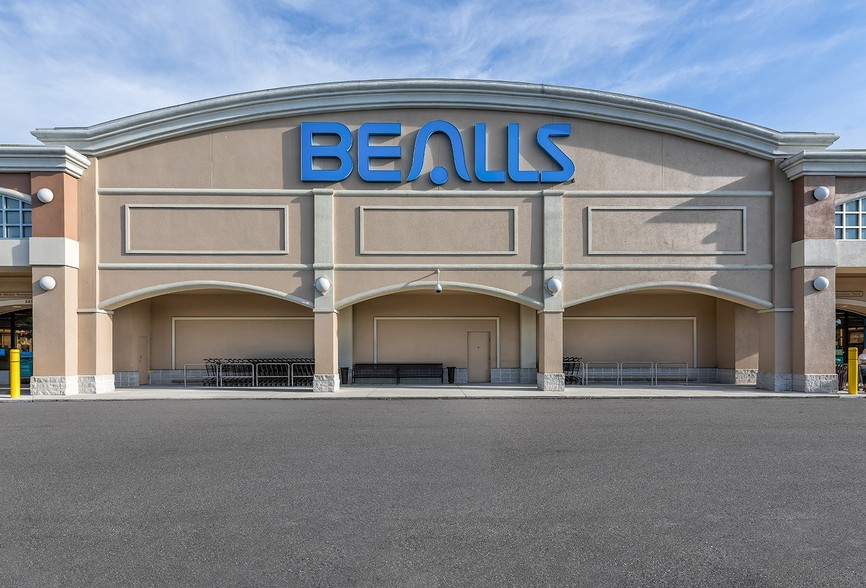 5304-5585 Palmer Crossing Cir, Sarasota, FL for lease - Building Photo - Image 2 of 2