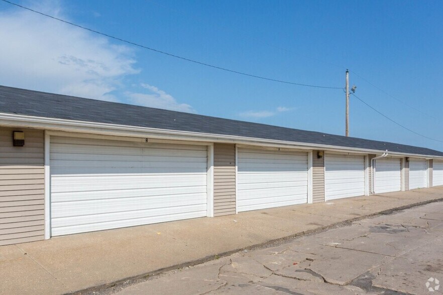 Clinton IA Apartment Portfolio portefeuille de 3 propriétés à vendre sur LoopNet.ca - Photo du bâtiment - Image 3 de 11