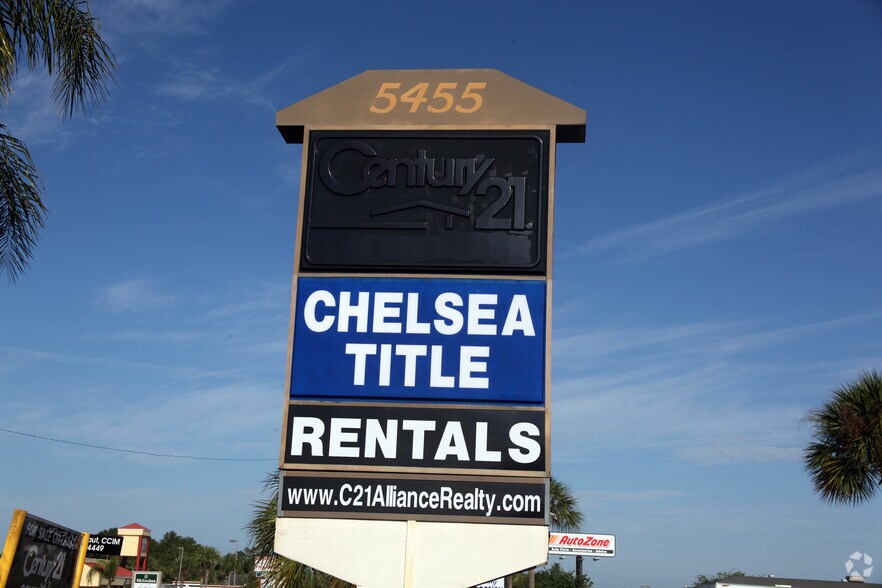 5455 Spring Hill Dr, Spring Hill, FL à louer - Photo du bâtiment - Image 3 de 18