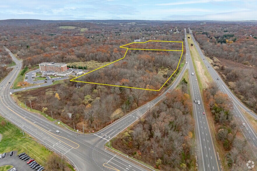 673-675 Williams Rd, Wallingford, CT à vendre - Photo du bâtiment - Image 2 de 18