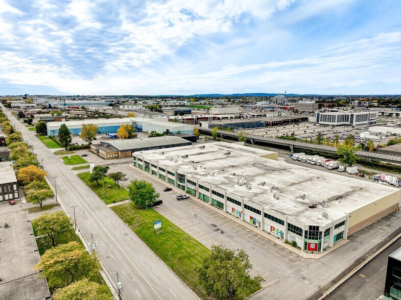 1925-1985 Boul Hymus, Dorval, QC à louer - Photo du bâtiment - Image 2 de 16
