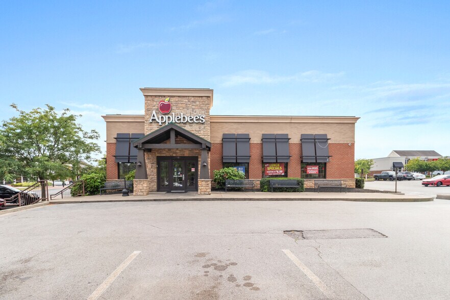 1761 Sharkey Way, Lexington, KY à vendre - Photo du bâtiment - Image 2 de 8