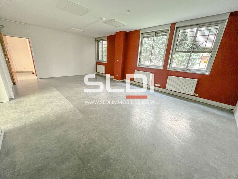 13-19 Rue Jean Bourgey, Villeurbanne for lease - Interior Photo - Image 3 of 6