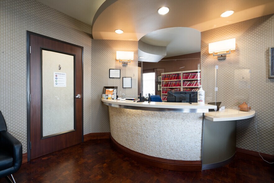 4407 Menchaca Rd, Austin, TX à louer - Photo du bâtiment - Image 2 de 9