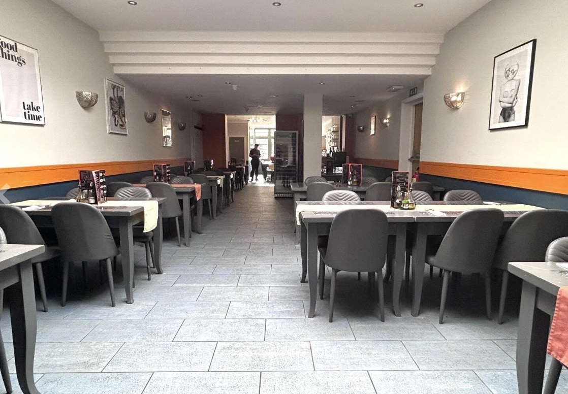 100 High Rd, Londres à louer Photo intérieure- Image 1 de 8