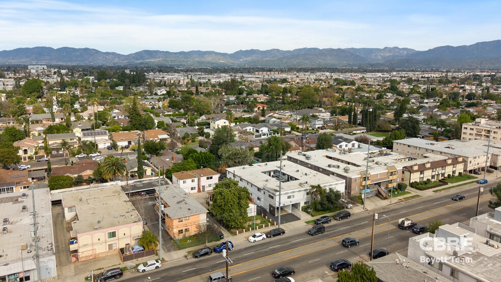 13623 Vanowen St, Van Nuys, CA for sale - Aerial - Image 2 of 18