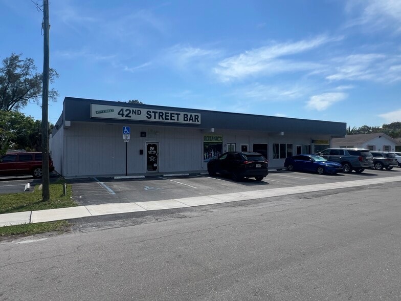 88-96 NW 42nd St, Oakland Park, FL for lease - Building Photo - Image 2 of 4