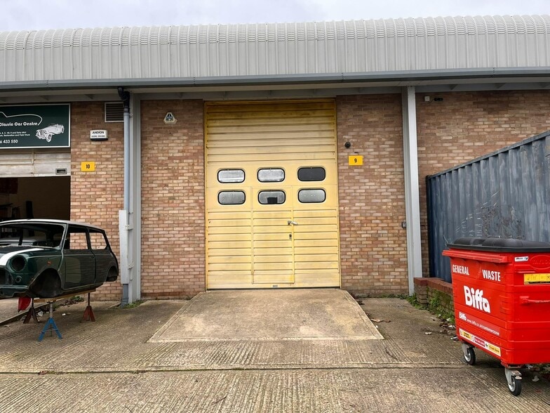 Rabans Clos, Aylesbury à louer - Photo du bâtiment - Image 2 de 13