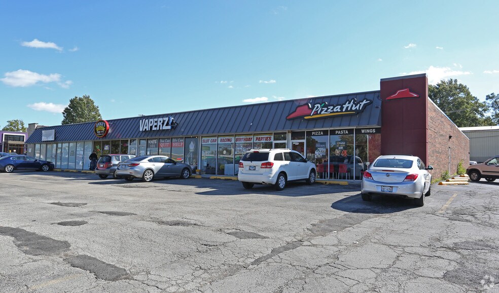 15 W Ogden Ave, Westmont, IL for lease - Building Photo - Image 2 of 9